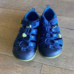 Keen boys size 5 water shoes.